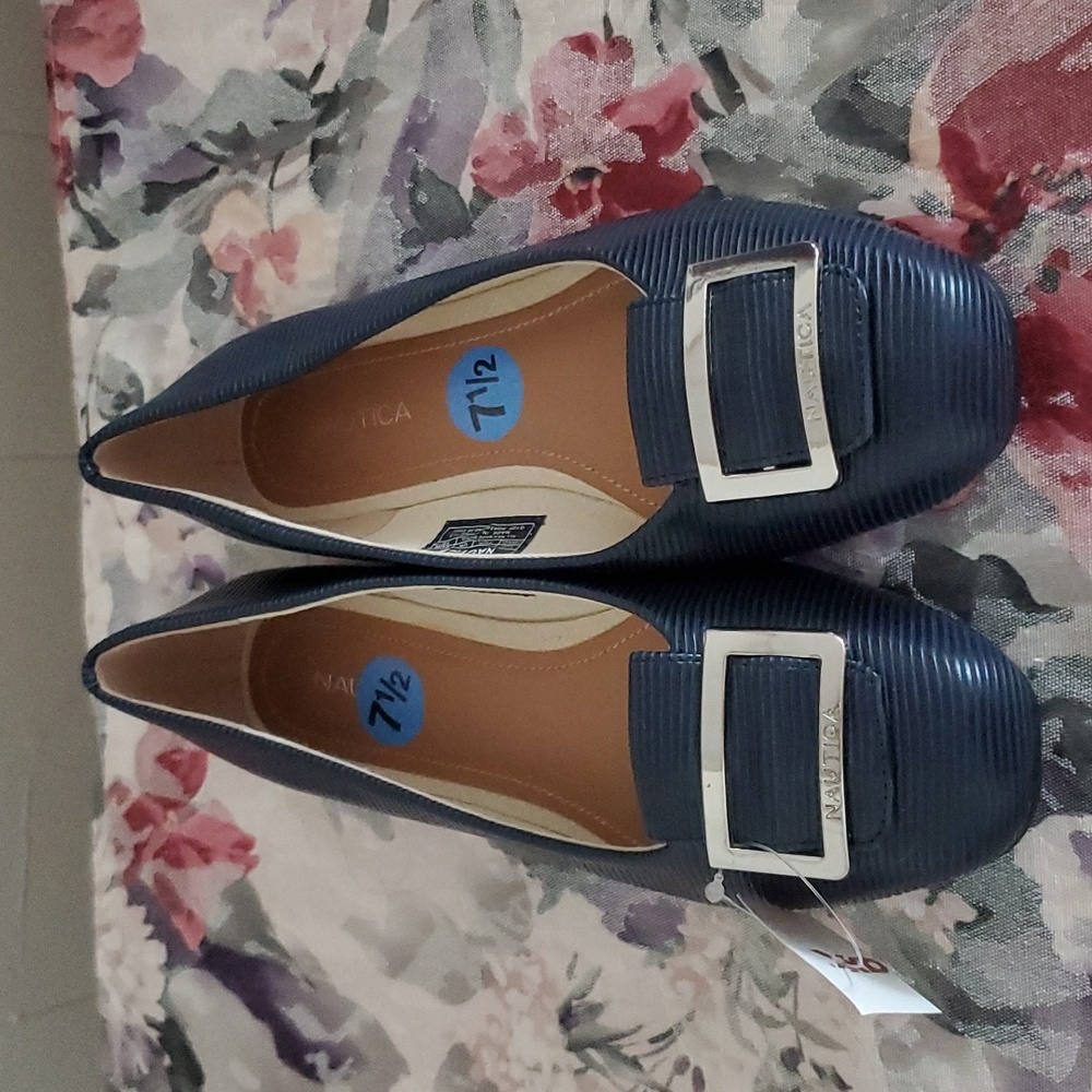 New Women's Nautica navy blue flats 7.5